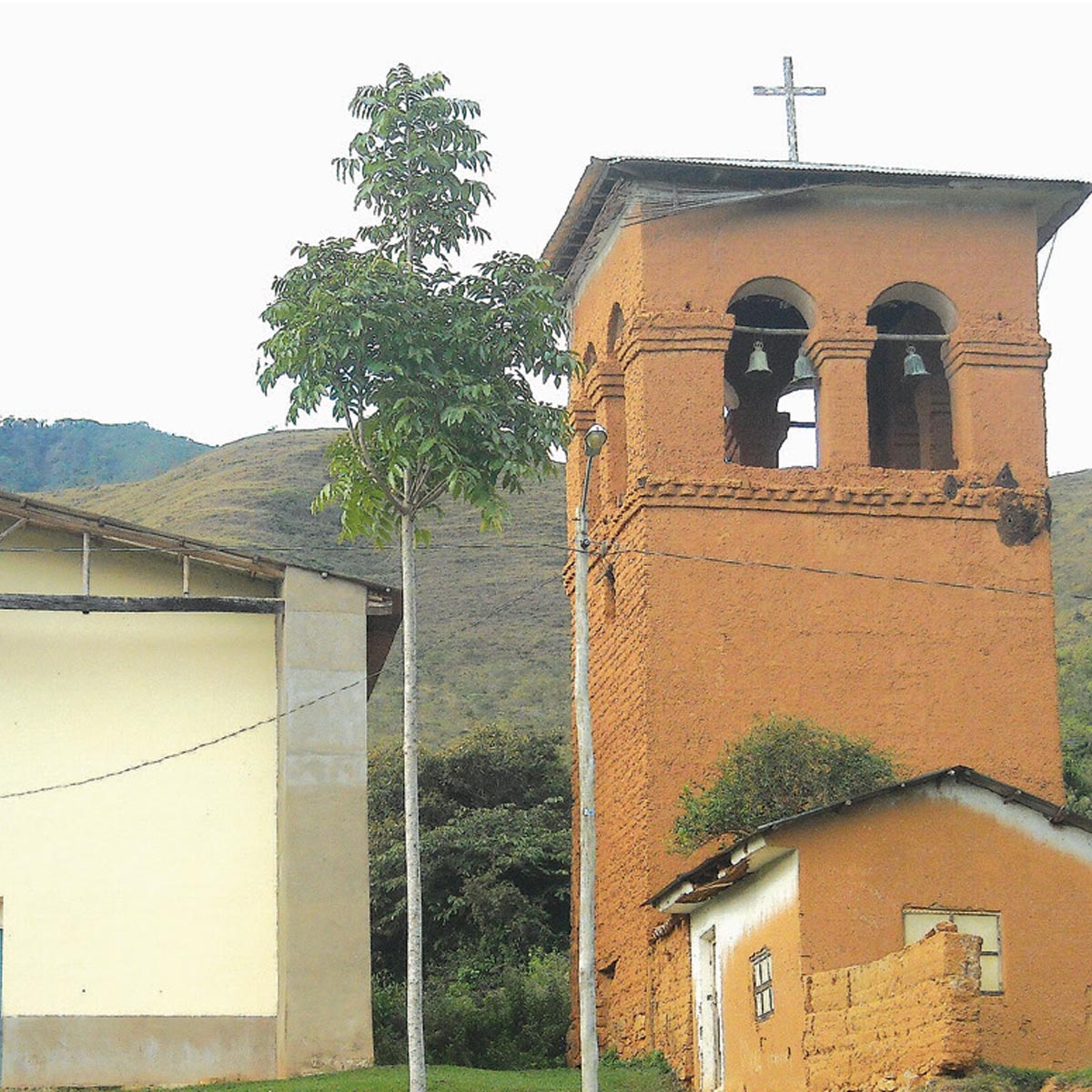 Iglesia de Santa Cruz del Valle Ameno