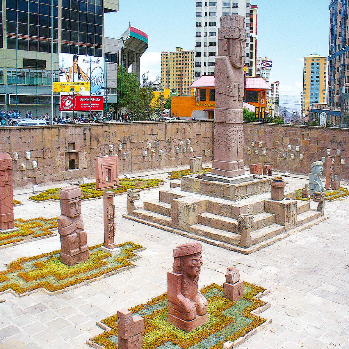 Plaza Arqueologica de Miraflores