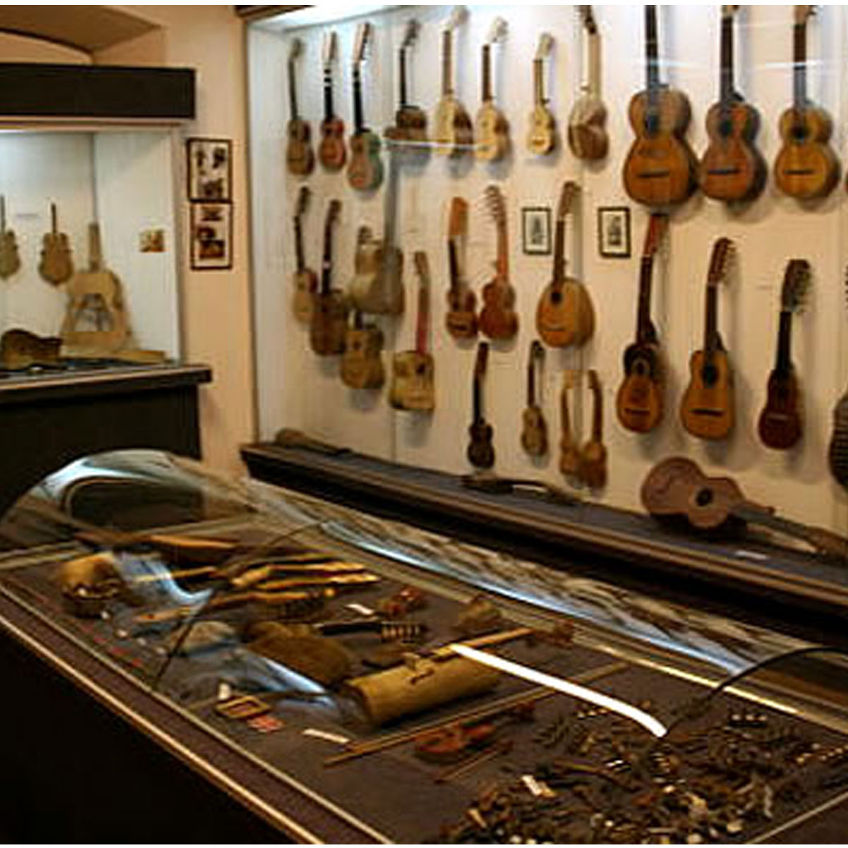 Museo de Instrumentos Musicales Ernesto Cavol
